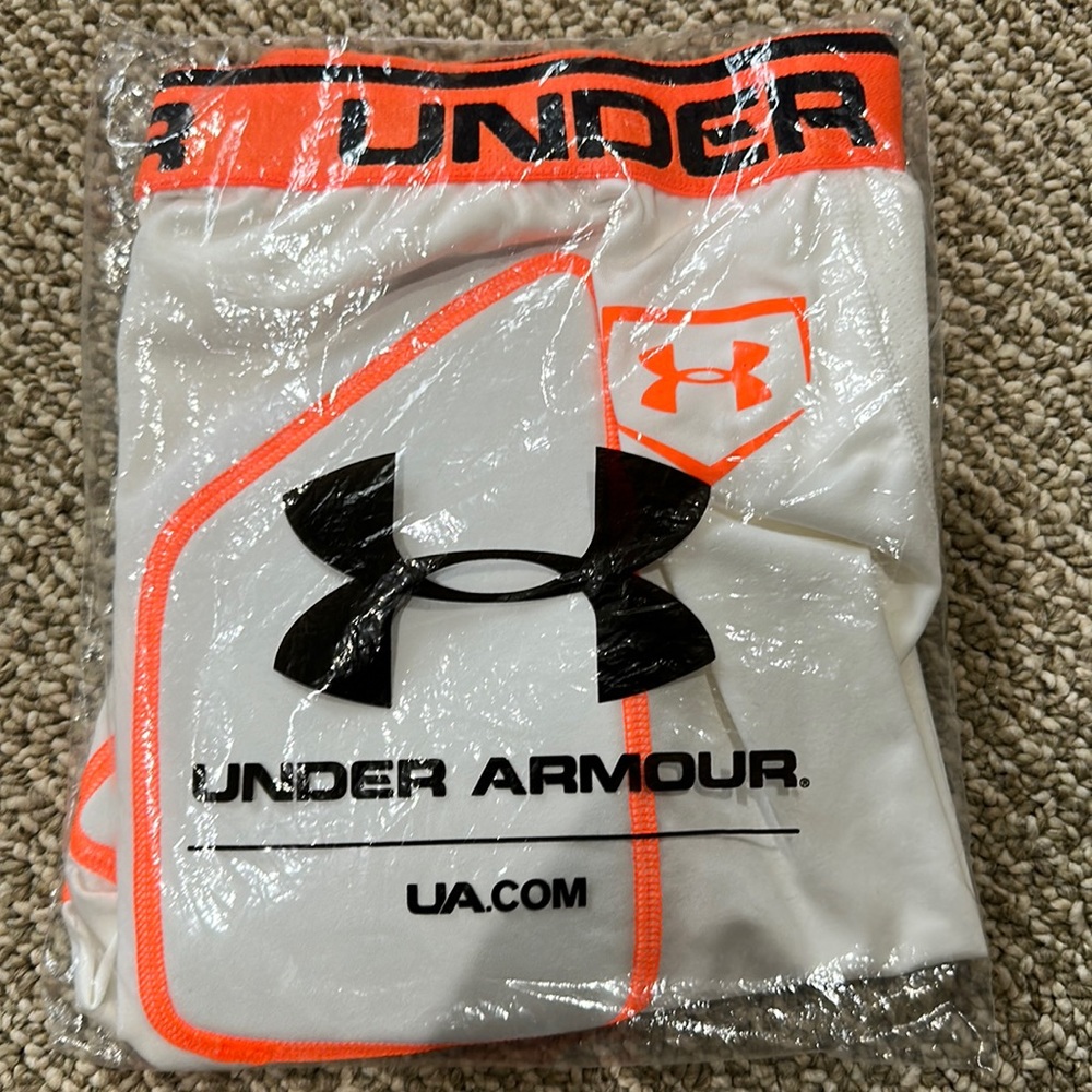 NWT IN PACKAGING. UNDER ARMOUR Game Day compression shorts. Men’s MEDIUM.